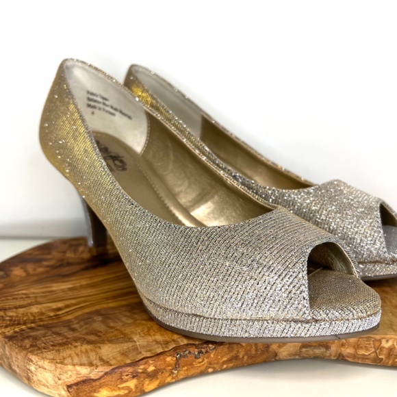 Coach and Four Silver Metallic Glitter Heels Open Toe Size 6 - Picture 5 of 16